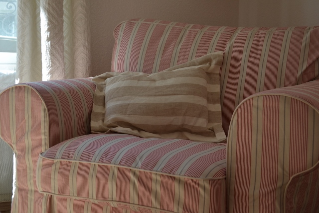 Désormais, les chambres Cosy ont un petit salon de détente en plus...avec deux bons fauteuils.....