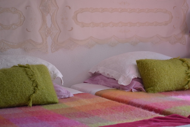 Cet hiver ( Décembre, janvier, février), seules les chambres Cosy sont disponibles. l'appartement DOJO est disponible à partir du 1er Mars