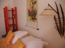 La chambre chinoise 30 €/une personne, LADY ONLY, ( salle de bain privative ou partagée uniquement avec vos amis présents à l'étage si vous êtes un groupe de 4 )