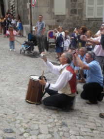 En journée, on croise des gens heureux de chanter !