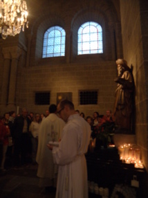 Bénédiction des pèlerins en la cathédrale du Puy, à 7h du matin Bénédiction des pèlerins en la cathédrale du Puy, à 7h du matin