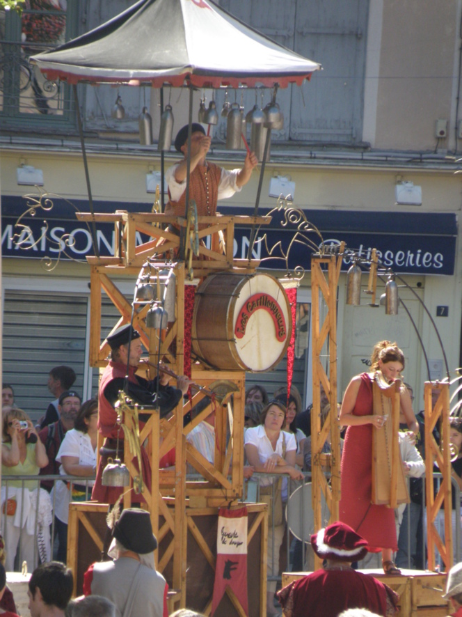 Des fêtes Renaissances unique en France, un festival de beauté pour les yeux et les oreilles! Mention spéciale aux Carillonneurs !