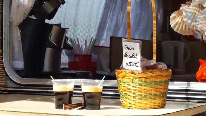 Partir tôt le matin, randonneuses et pèlerines...Première étape du Chemin! Quelques trucs à savoir. Partir tôt le matin, randonneuses et pèlerines...Première étape du Chemin! Quelques trucs à savoir.