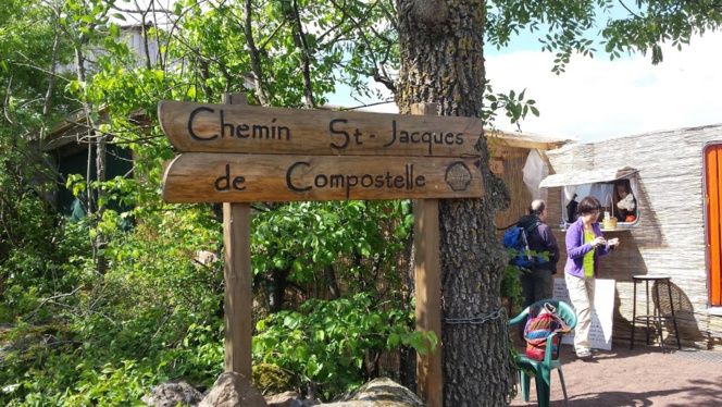 Partir tôt le matin, randonneuses et pèlerines...Première étape du Chemin! Quelques trucs à savoir. Partir tôt le matin, randonneuses et pèlerines...Première étape du Chemin! Quelques trucs à savoir.