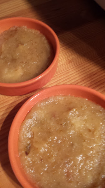 Avec un kilo de fruit, j'ai rempli un plat à tarte en verre de 32cm de diamètre et deux ramequins! Avec un kilo de fruit, j'ai rempli un plat à tarte en verre de 32cm de diamètre et deux ramequins!