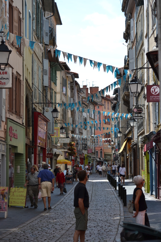 Une rue de quartier animée!