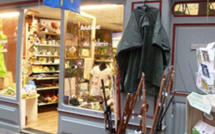 La Boutique du Pèlerin : tout ce qu'il vous faut et un lieu pour les sacs à dos et bagages.